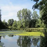 Retreat With Ponds, Ferienhaus Braibant