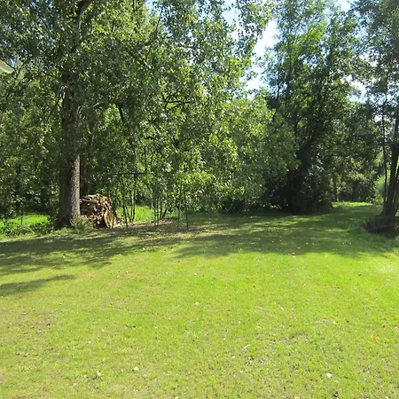 Ferienhaus Retreat With Ponds, Braibant